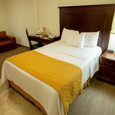 Hotel Plaza Calzada Monterrey Eksteriør bilde