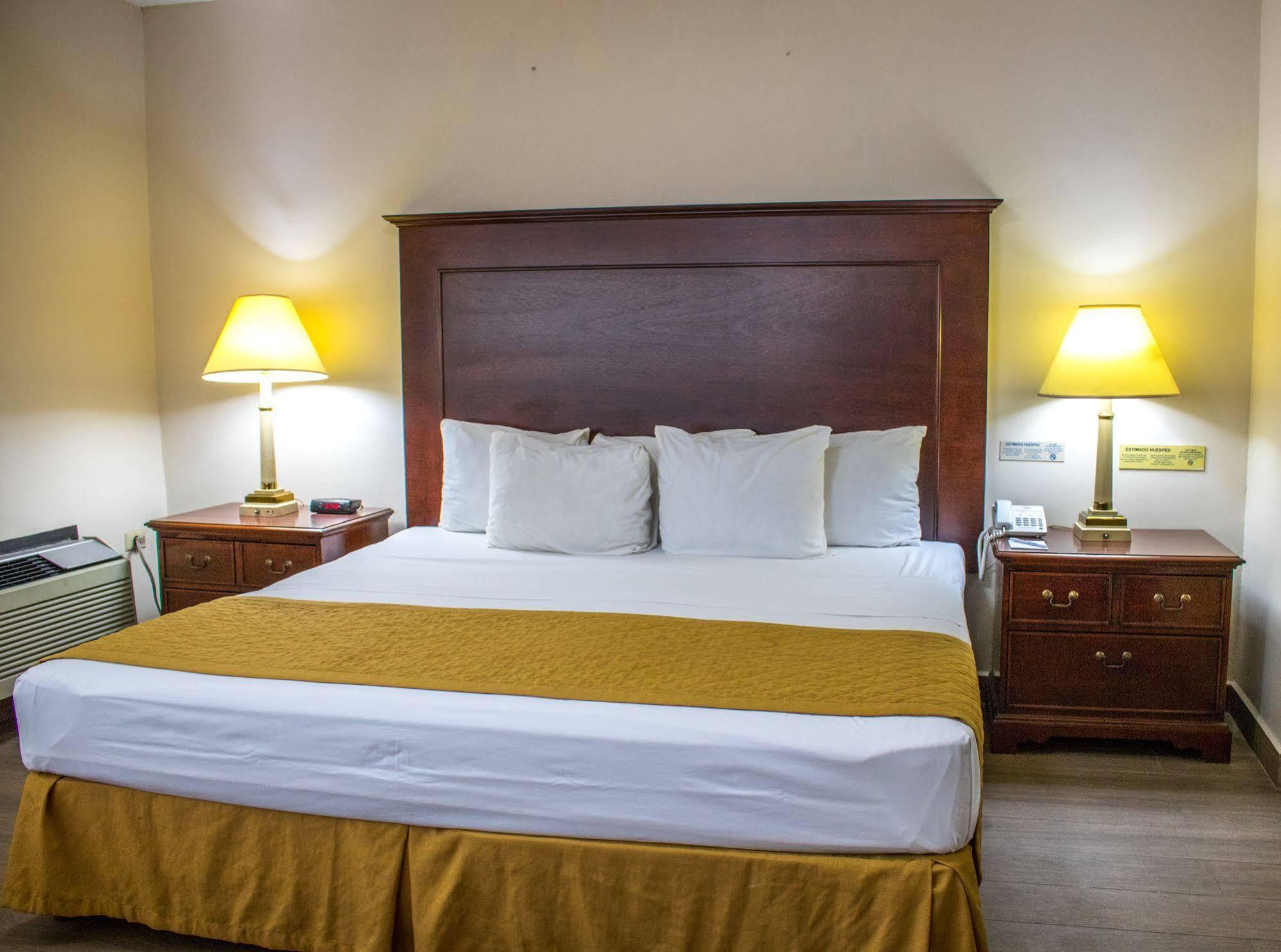 Hotel Plaza Calzada Monterrey Eksteriør bilde