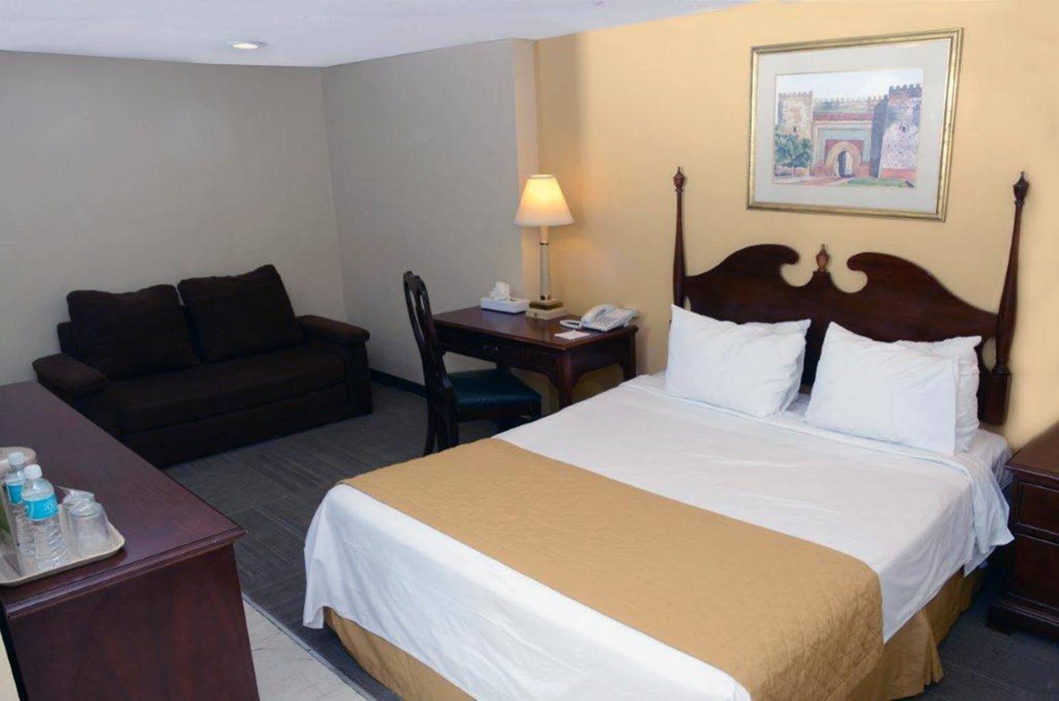 Hotel Plaza Calzada Monterrey Eksteriør bilde