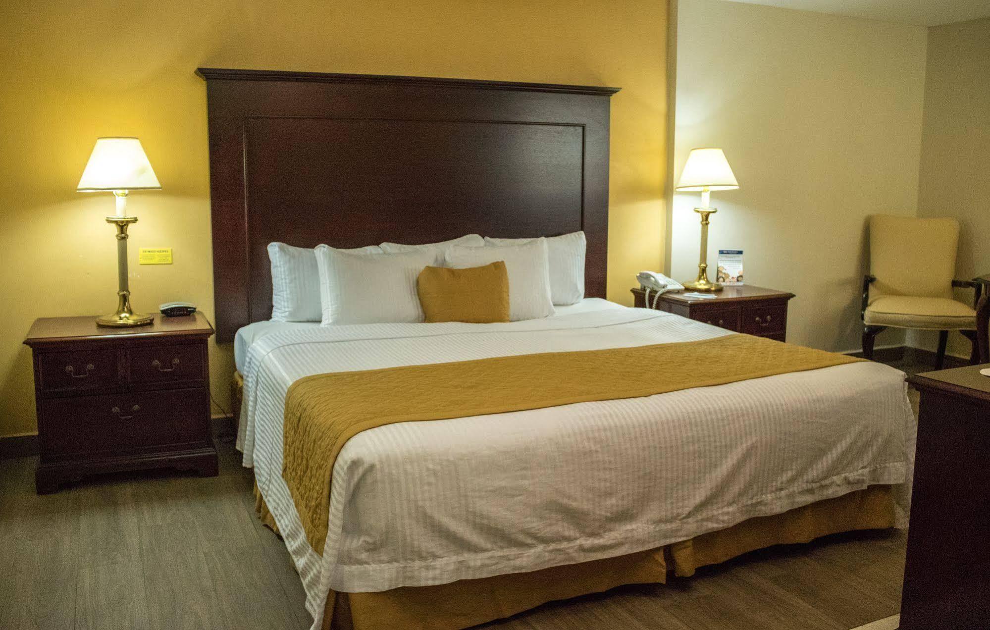 Hotel Plaza Calzada Monterrey Eksteriør bilde