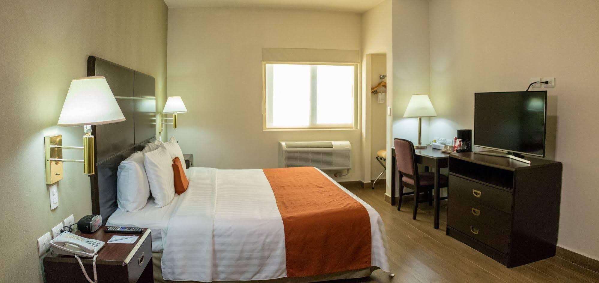 Hotel Plaza Calzada Monterrey Eksteriør bilde