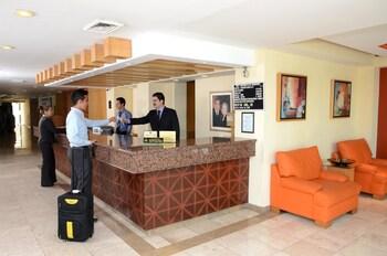 Hotel Plaza Calzada Monterrey Eksteriør bilde