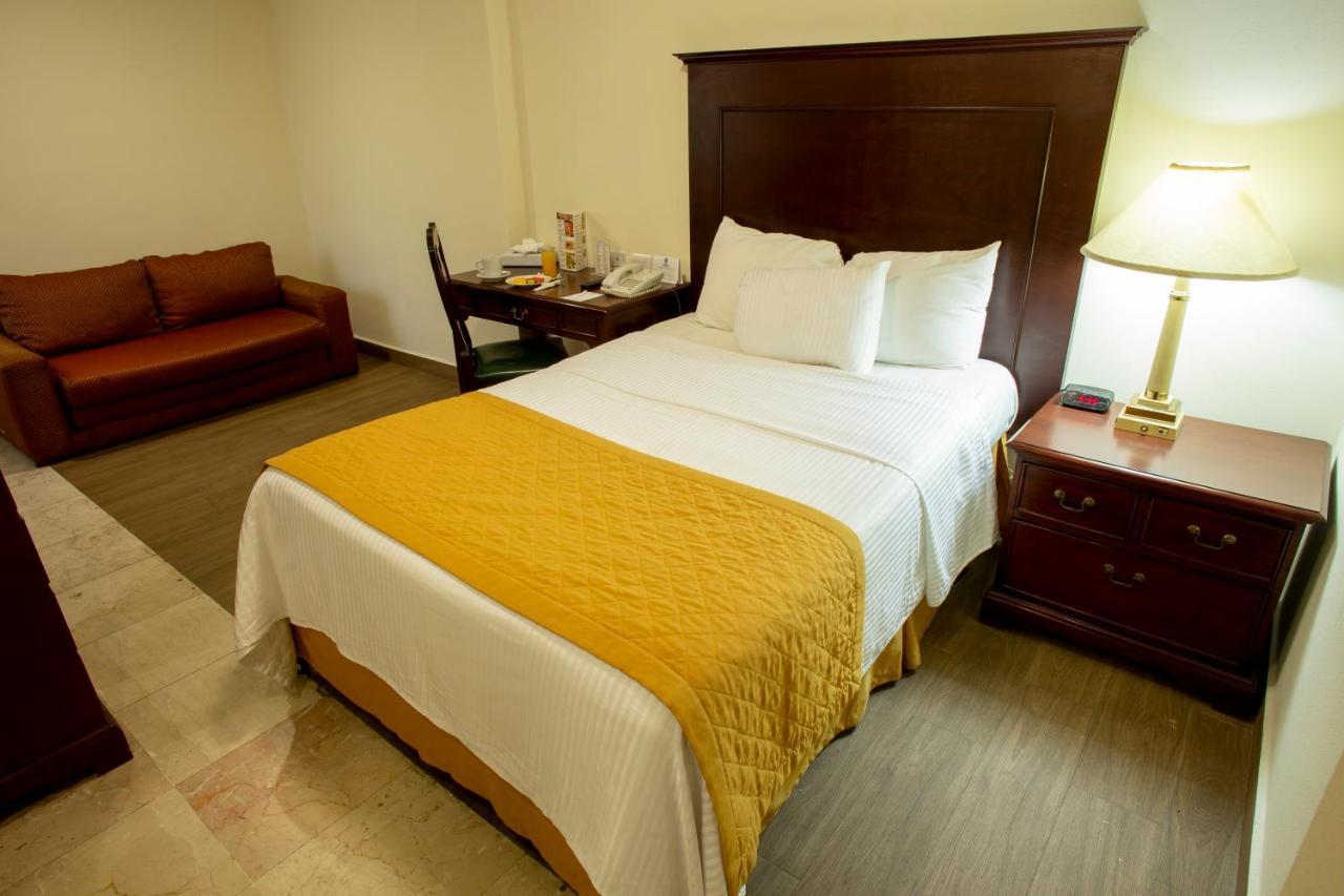 Hotel Plaza Calzada Monterrey Eksteriør bilde
