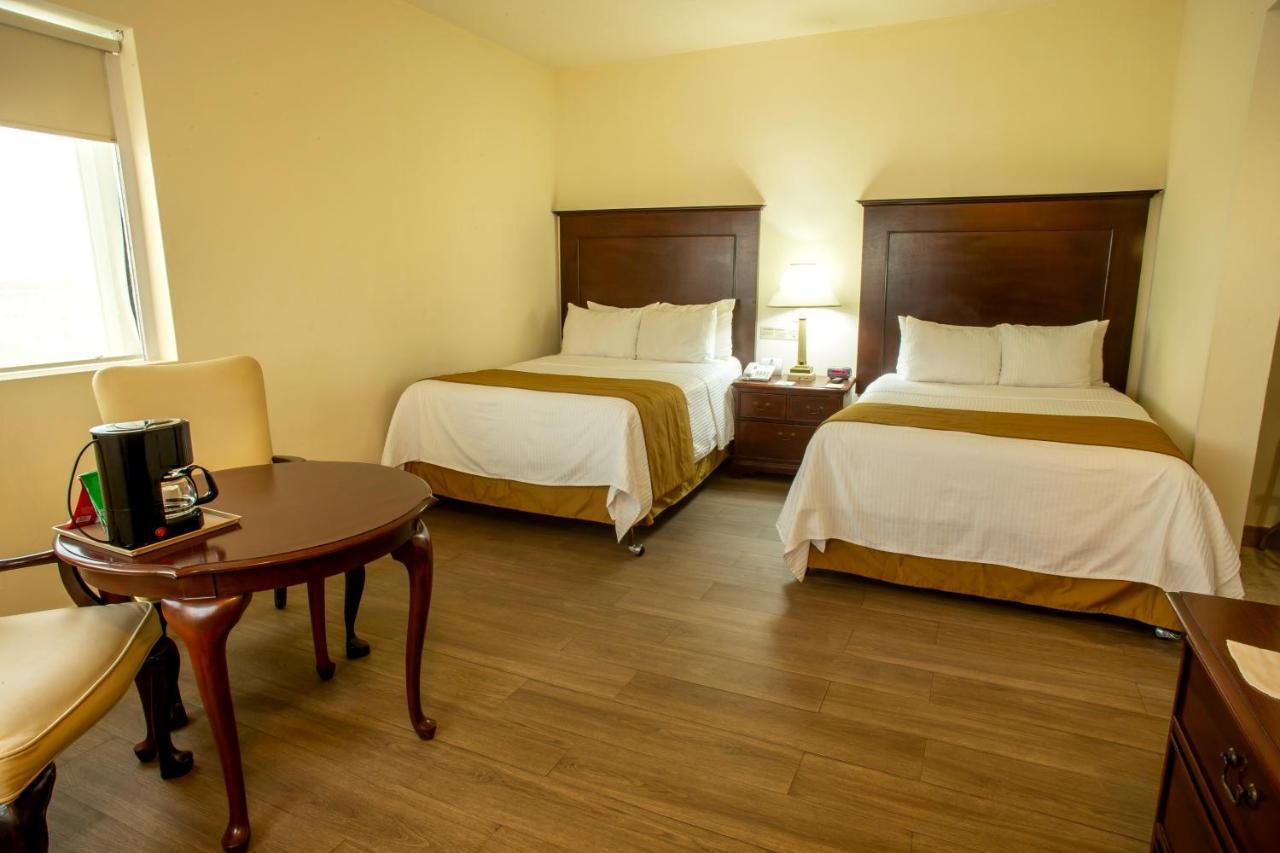 Hotel Plaza Calzada Monterrey Eksteriør bilde